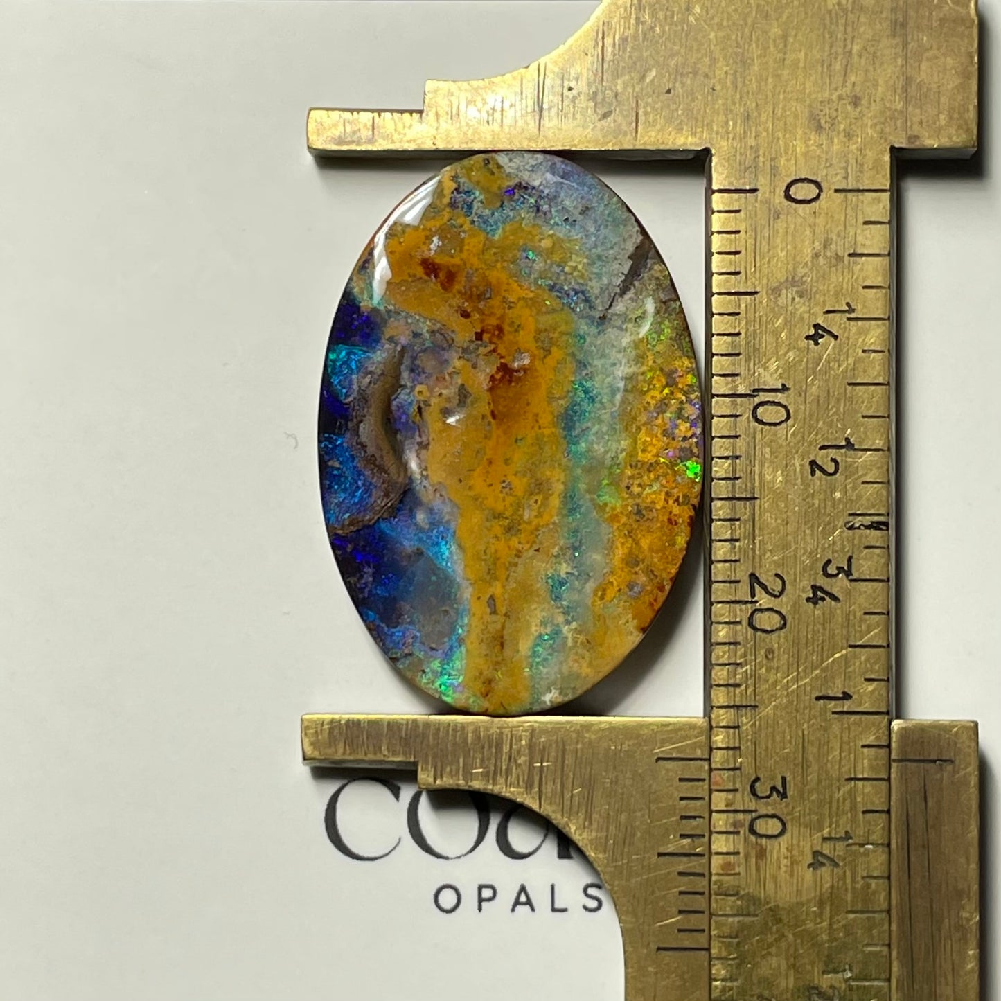 Freeform - Oval caramel-blue boulder opal
