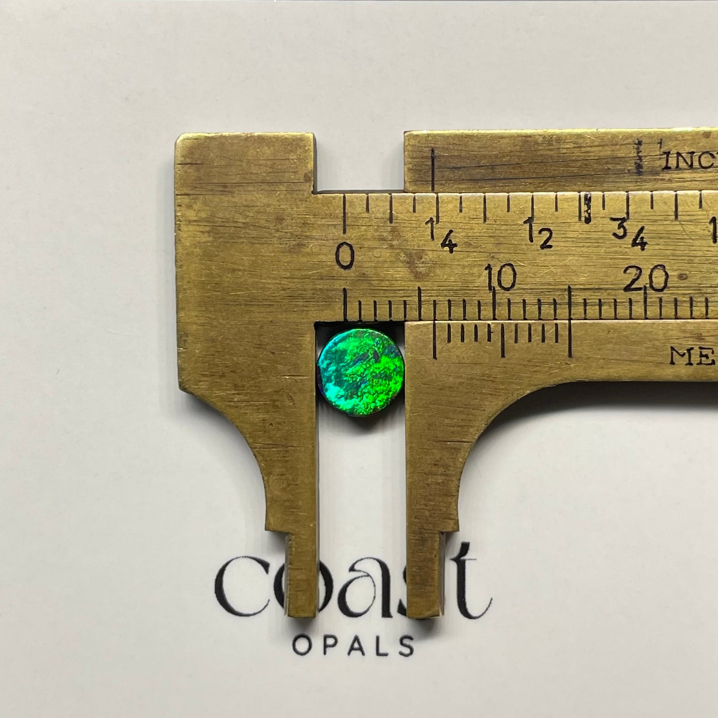 Green flash boulder opal round 0.87ct
